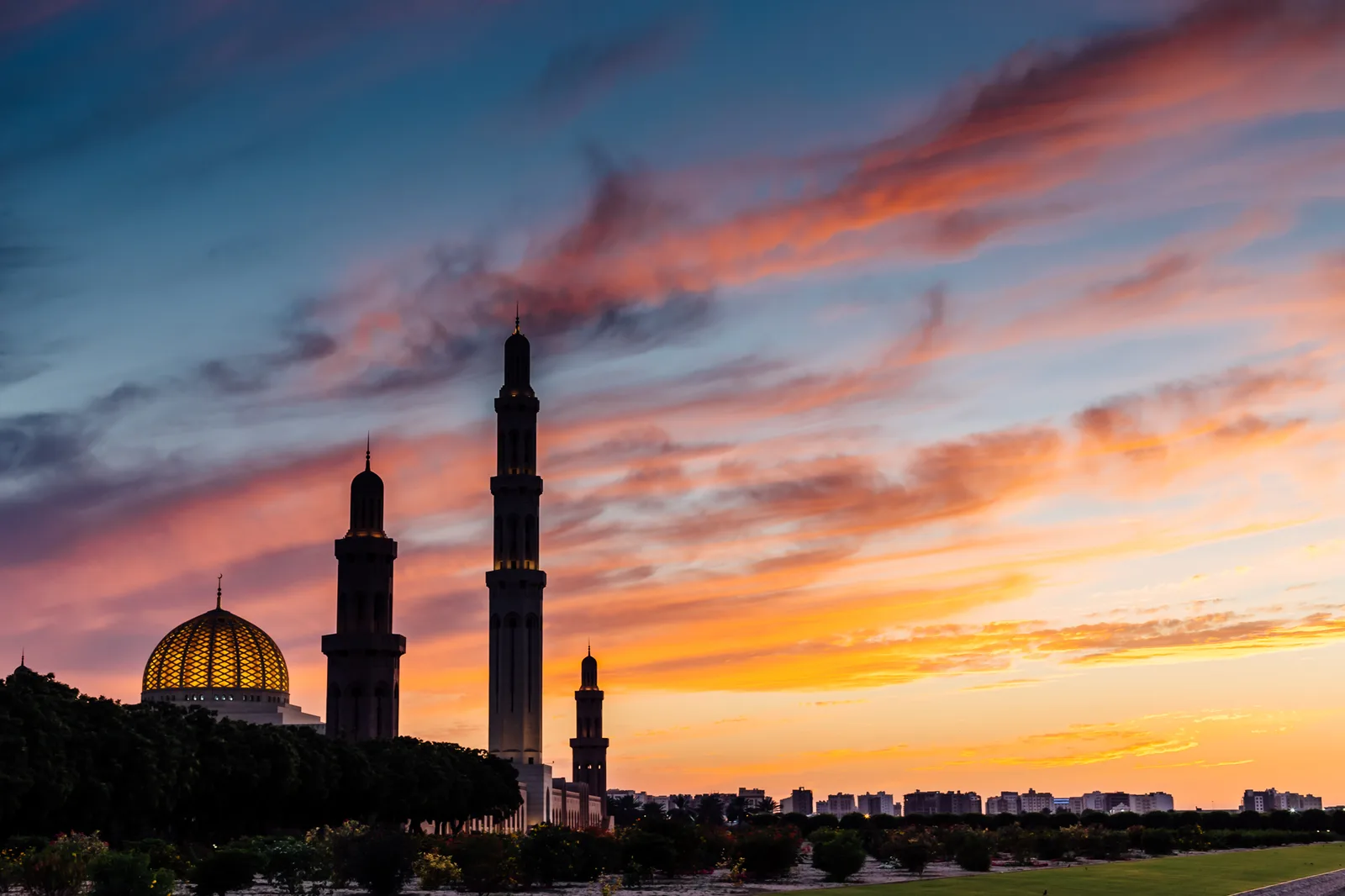أول دولة عربية تشرق عليها الشمس!