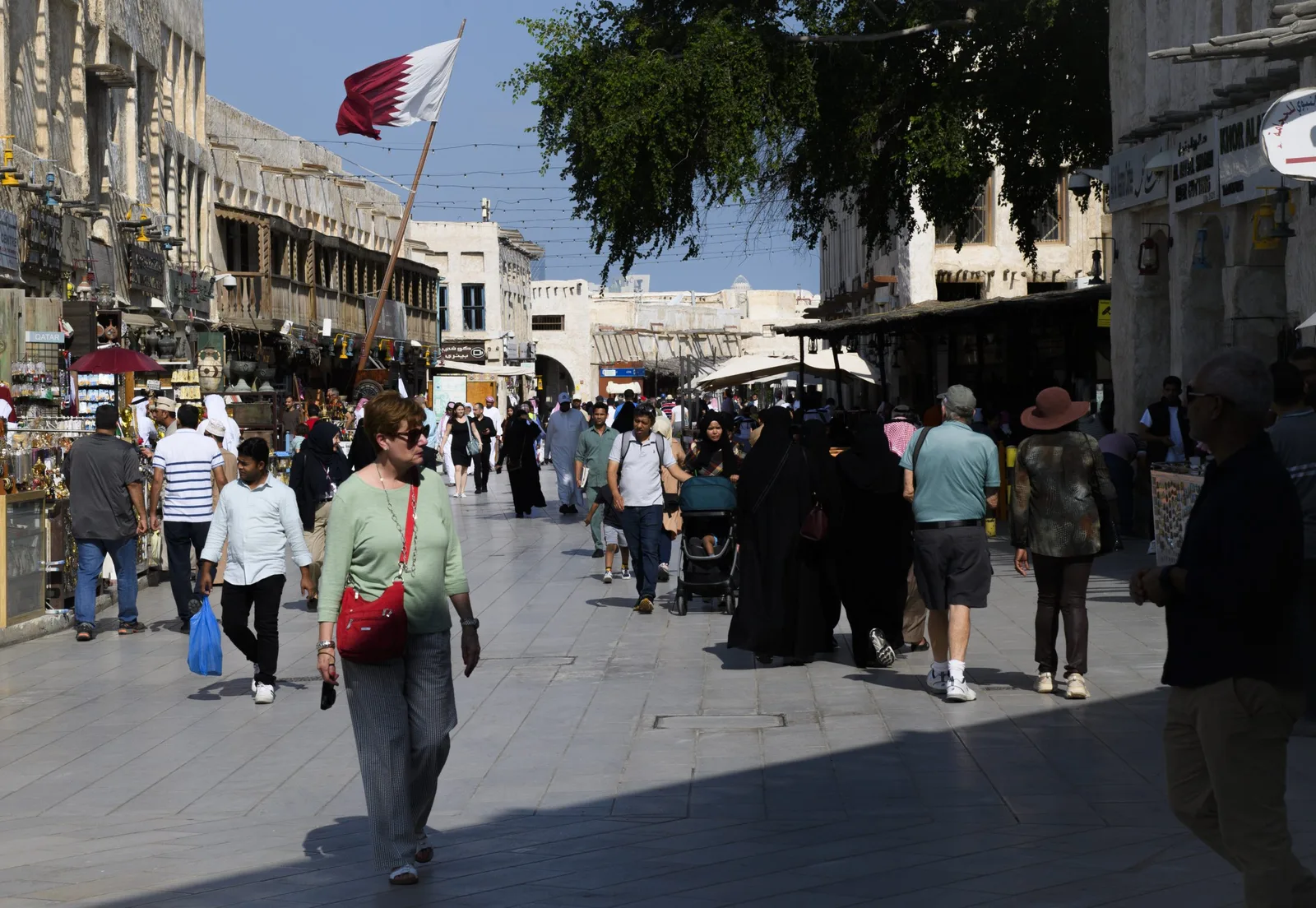 قطر تخفض أسعار 900 سلعة وتدعم لحوماً في شهر رمضان