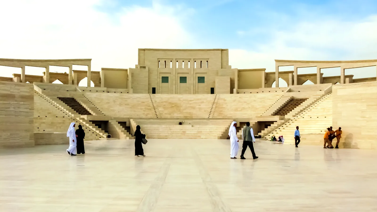 كيف اتواصل مع السفارة السعودية في قطر؟