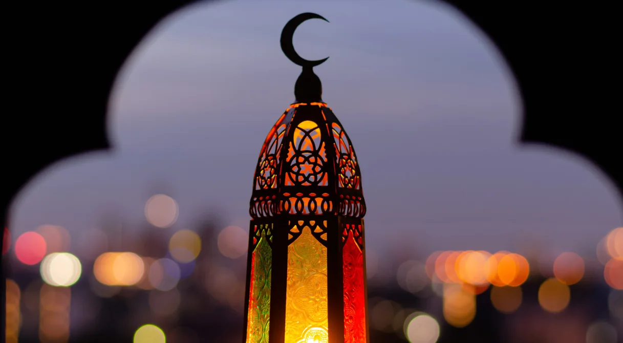 كم ساعة نصوم في قطر؟