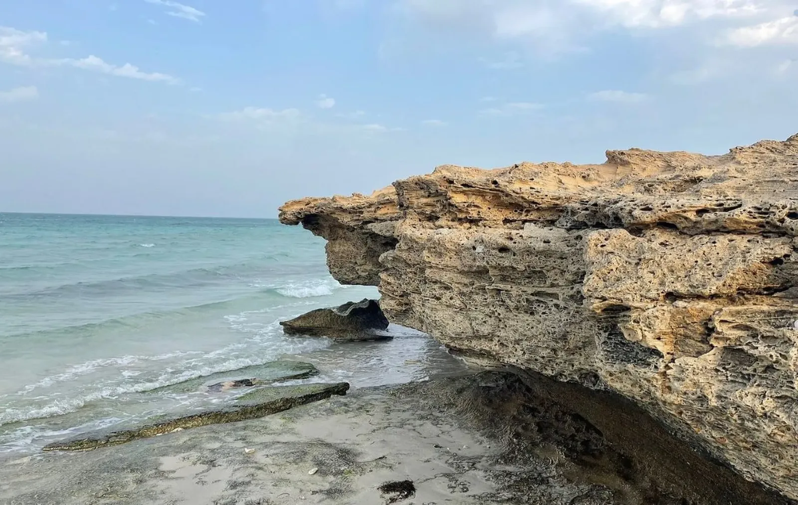 أين يقع شاطئ فويرط في قطر؟