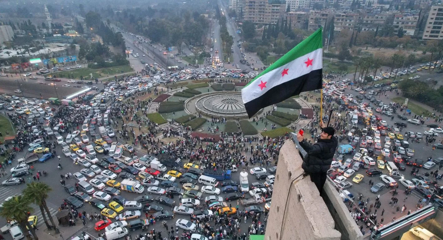 كم عدد السوريين في قطر 2025؟