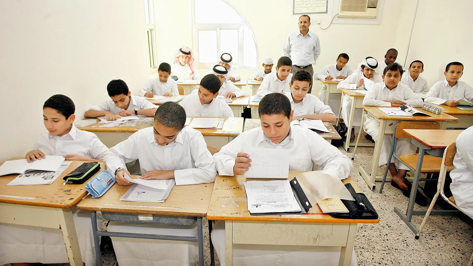 المدارس الحكومية في قطر توفر للطلاب المستلزمات المدرسية مجاناً