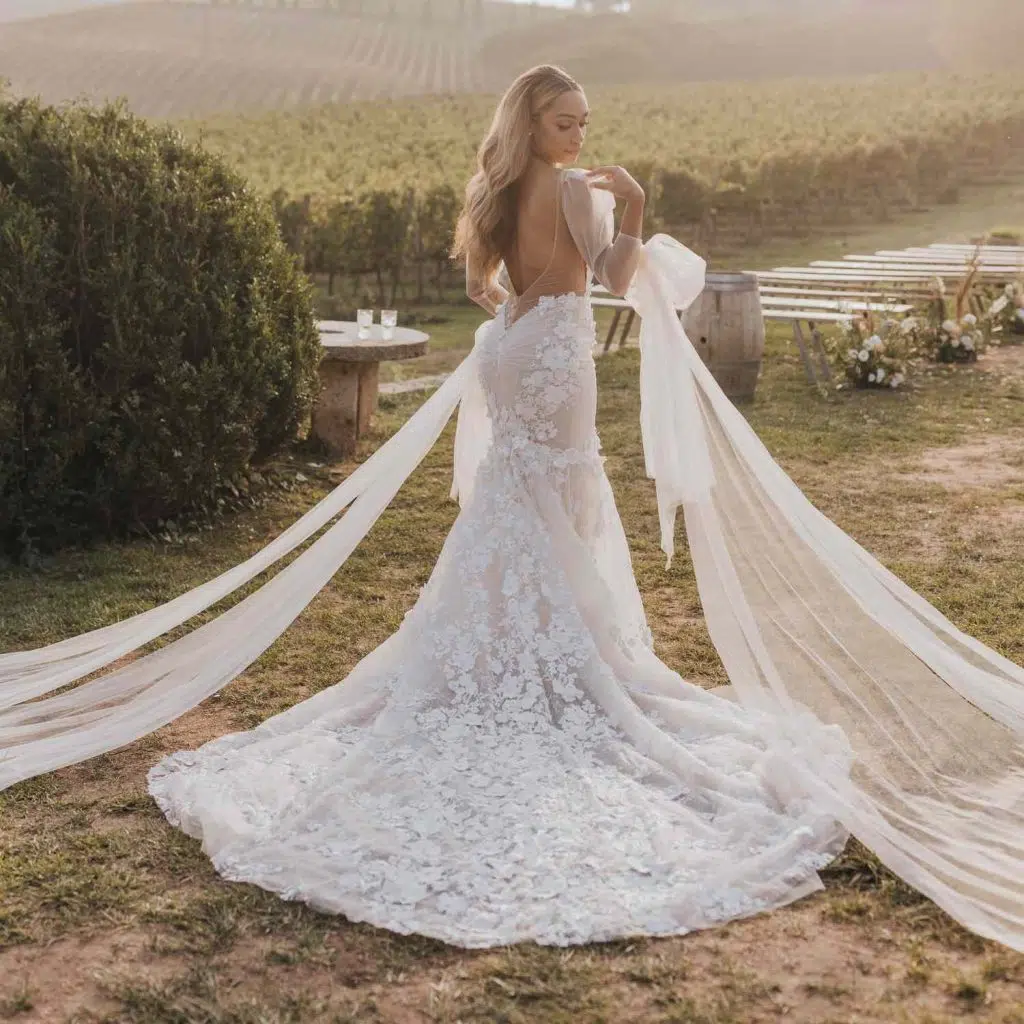 backlessweddingdress 59ebd1a2ea9c4e9c9b00c50f853d486e