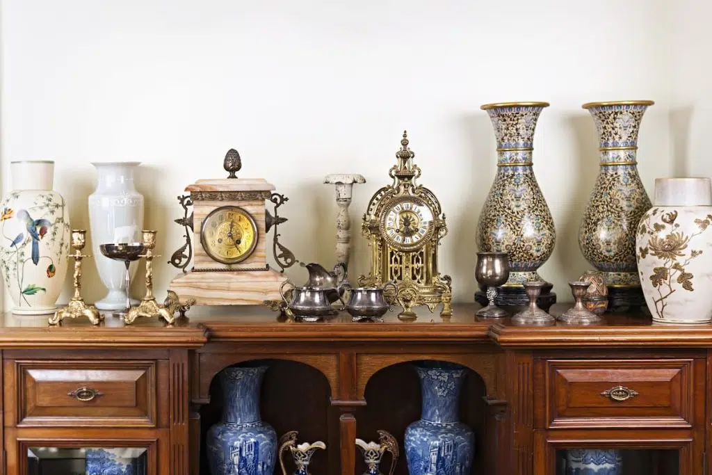 OldCrowsAntiquesHowtoIdentifyReaearchandValueAntiques