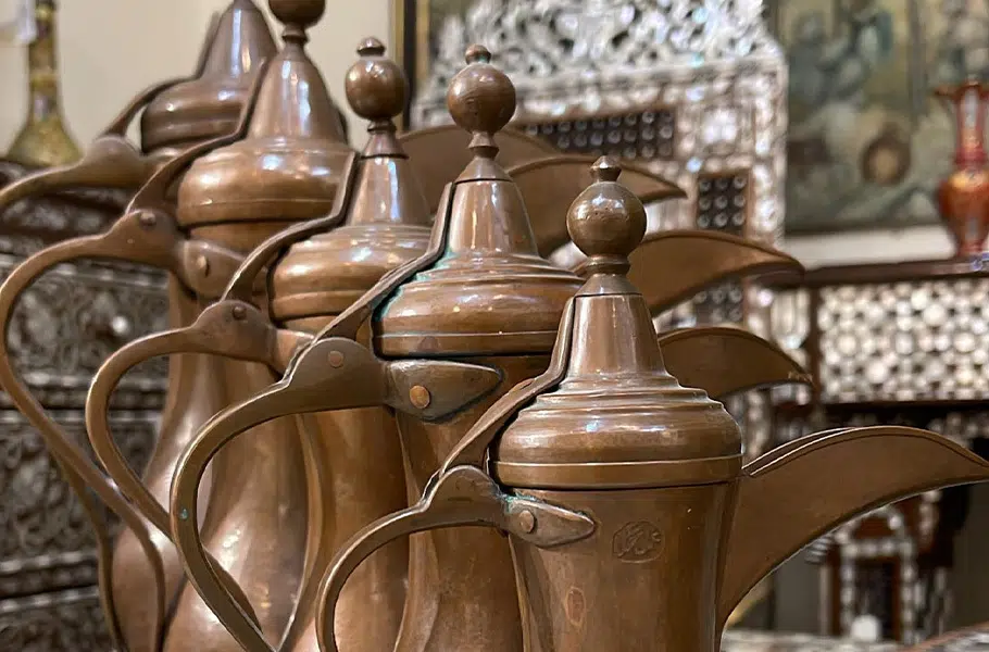 anituqe house antique vintage artifacts collectibles items qatar