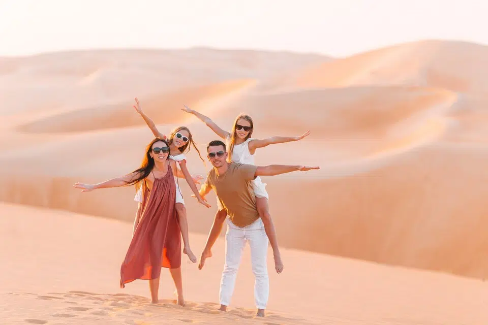 fpdl.in people among dunes rub al khali desert united arab emirates 109800 12874 large