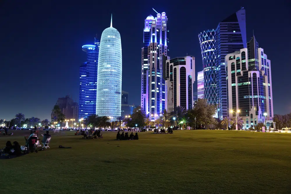 corniche things to do night lovers doha