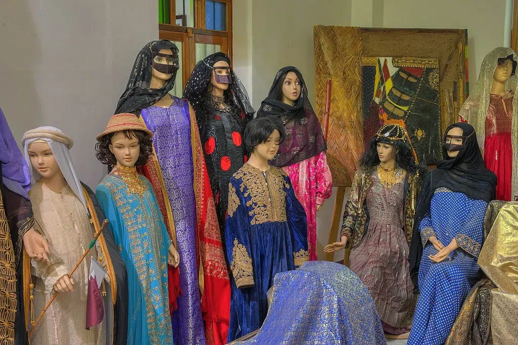 1280px Mannequins in traditional Qatari womens attire