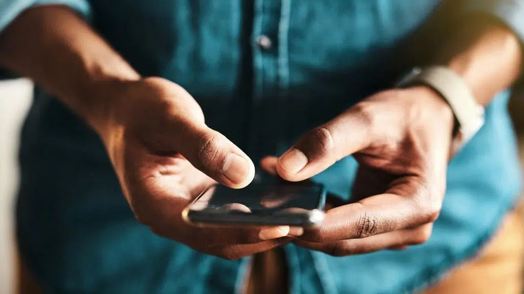 high cell phone use tied to low sperm count 1440x810 1