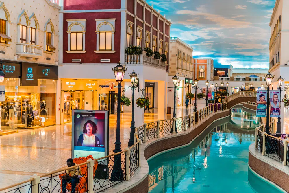 villaggio shutterstock 1951233685