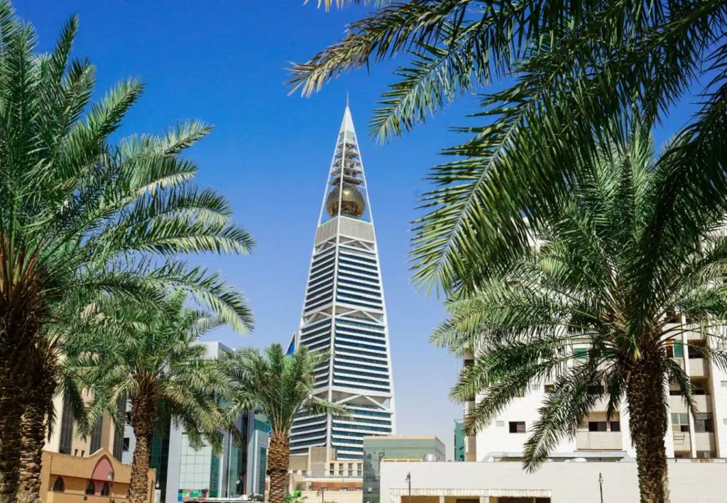 tourist places in riyadh al faisaliah tower