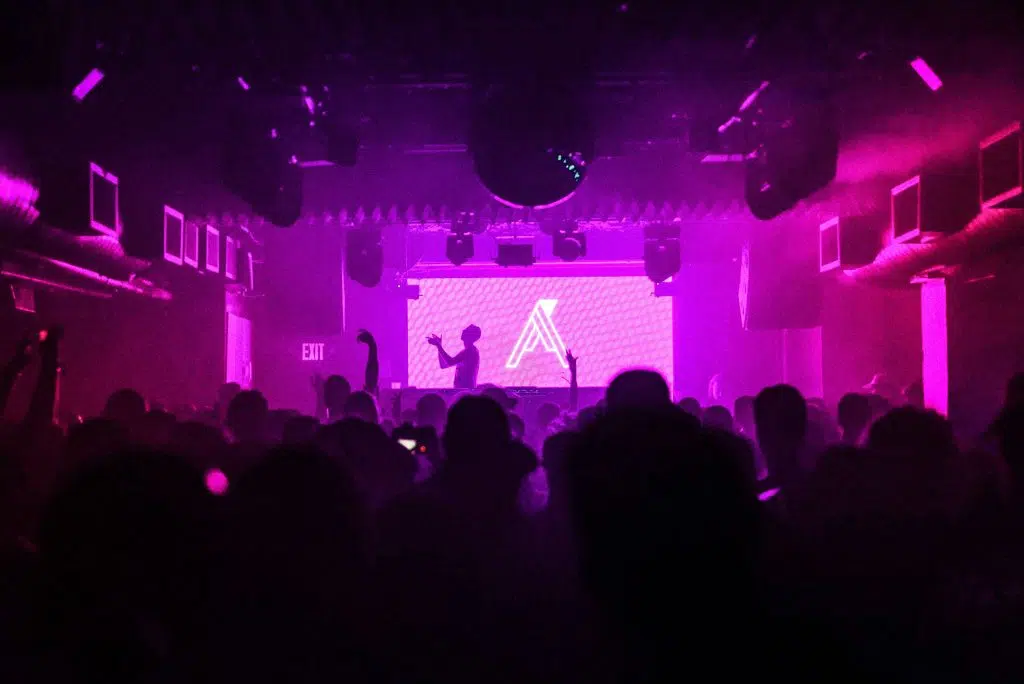6064e8abdd41f512716a9249 Aviary Night Club Magnum Hotel and Suites