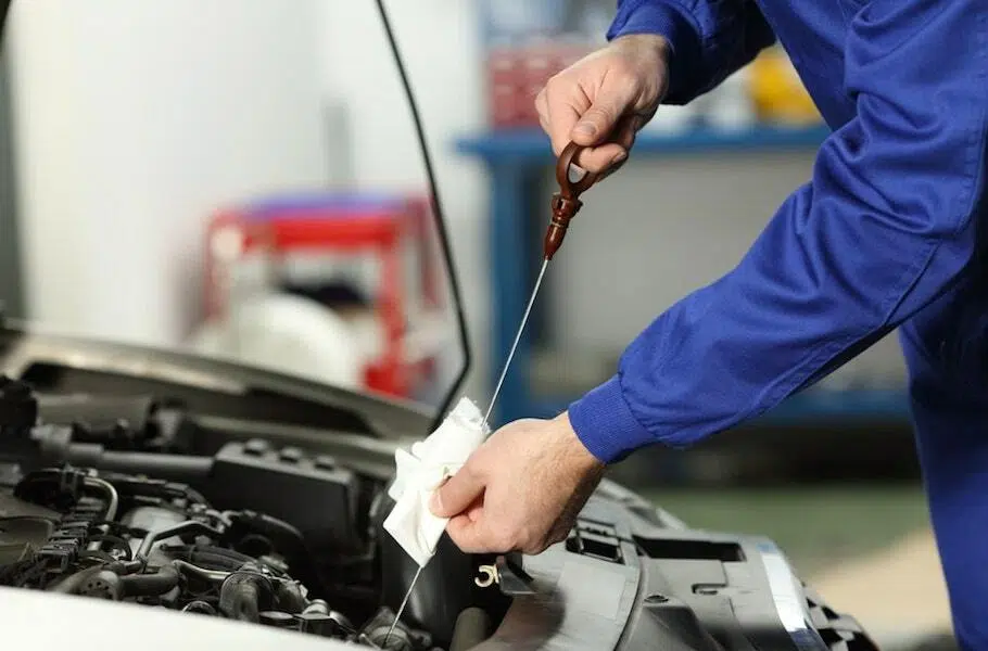 oil change shutterstock 788488126 min