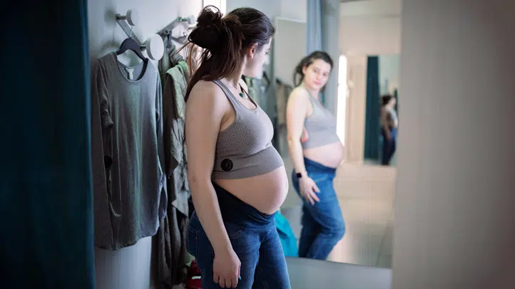 when to buy maternity clothes 722x406 1