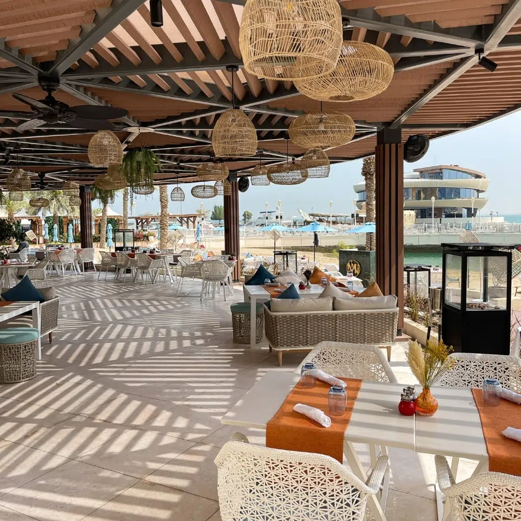 Photo by Four Seasons Hotel Doha on September 13 2024. قد تكون صورة شخص واحد ، و كوخ و نص