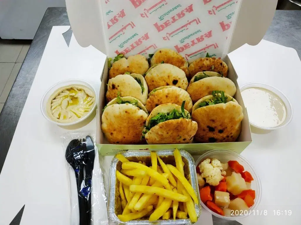 Small Flafel Tray Qr 50637815543523948145