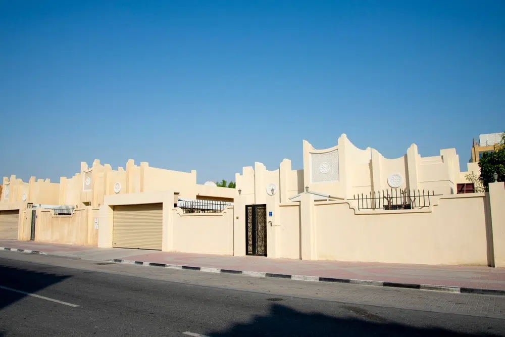 10 violations illegal building partitions qatar shutterstock 2273590015