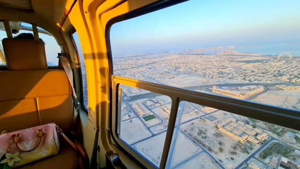 جولة بالطائرة المروحية قطر