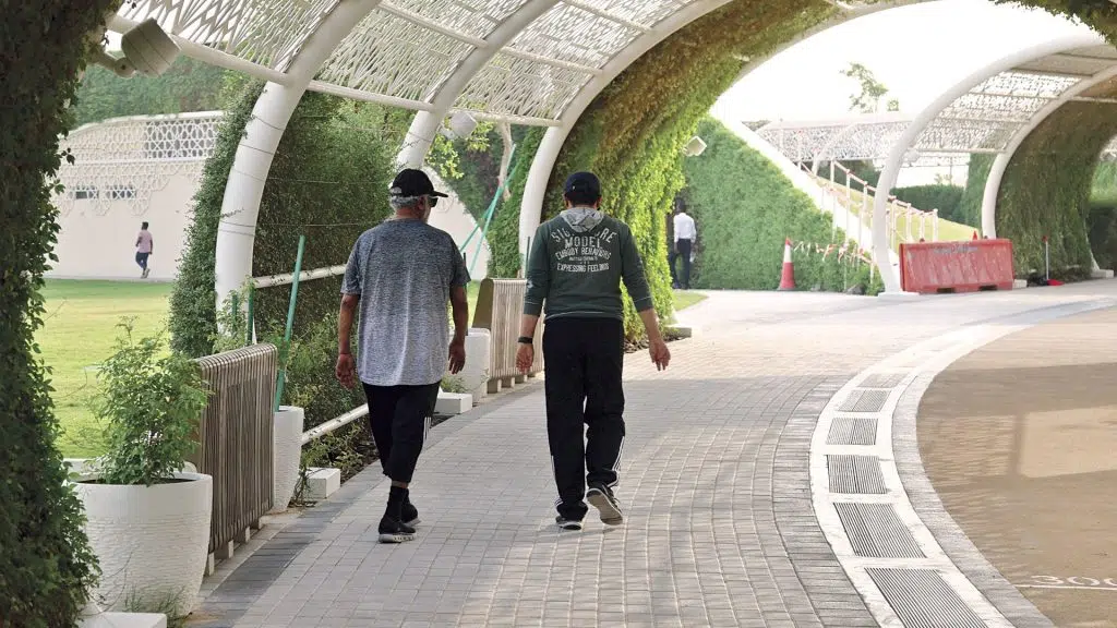 إقبال كبير من سكان المناطق المجاورة للتريض في الممشى